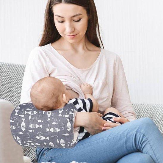 Coussin d'allaitement poisson bébé prend lait de maman